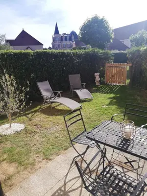 Jardin de l'établissement Appartement avec jardin à 50 m de la plage et 2 vélos inclus