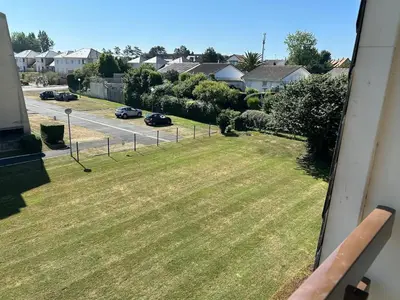 Jardin de l'établissement Appartement renové au calme, 1 chambre, balcon, proche mer