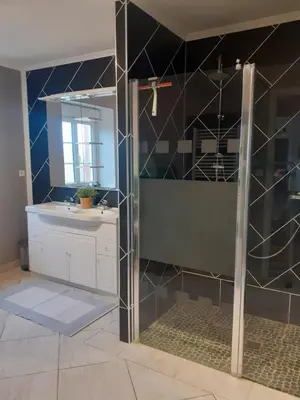 Salle de bains dans l'établissement gite chocolat