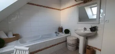 Salle de bains dans l'établissement Maison des Hortensias