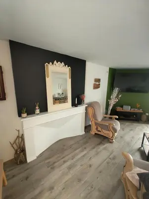 Télévision ou salle de divertissement dans l'établissement Grande maison de famille au cœur du Cotentin