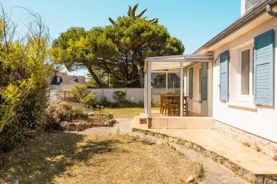 Jardin de l'établissement Maison Familiale 100m de la mer