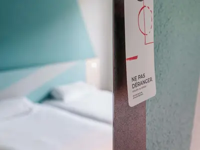 Un ou plusieurs lits dans un hébergement de l'établissement Ibis Budget Pontorson Baie Du Mont Saint Michel