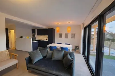 Coin salon dans l'établissement Maison moderne avec jardin Proche plage