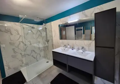 Salle de bains dans l'établissement Pont-d'Ouilly - L'Acacia