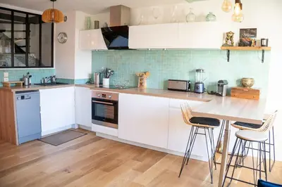 Cuisine ou kitchenette dans l'établissement High Standing Apartment Swimming Pool Beach 3 min away