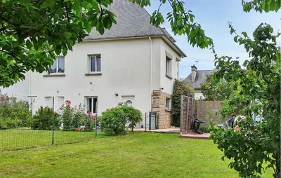 Jardin de l'établissement 3 Bedroom Beautiful Home In Cancale