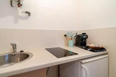 Cuisine ou kitchenette dans l'établissement Le petit élégant, Parking Facile, GARE, Wifi