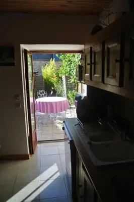 Cuisine ou kitchenette dans l'établissement Holiday Home Gîte de la Sienne by Interhome