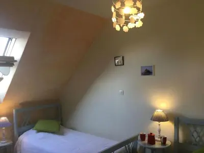 Un ou plusieurs lits dans un hébergement de l'établissement Holiday Home Gemütliches Haus in der Bucht von Mont-Saint-Michel by Interhome