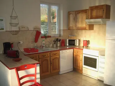 Cuisine ou kitchenette dans l'établissement Holiday Home Gemütliches Haus in der Bucht von Mont-Saint-Michel by Interhome