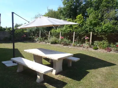 Jardin de l'établissement Holiday Home Haus Havre in Portbail by Interhome