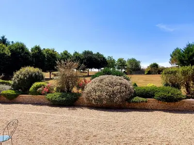 Jardin de l'établissement Holiday Home Le domaine des roseraies- gîte les roseraies by Interhome