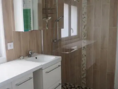 Salle de bains dans l'établissement Holiday Home Le Bois aux Ecureuils - Eichhörnchenwald by Interhome