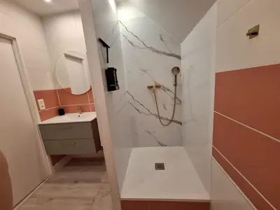 Salle de bains dans l'établissement L'Appart Bayeux