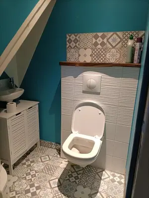 Salle de bains dans l'établissement Maison Cozy à Saint Remy proche vélo Francette