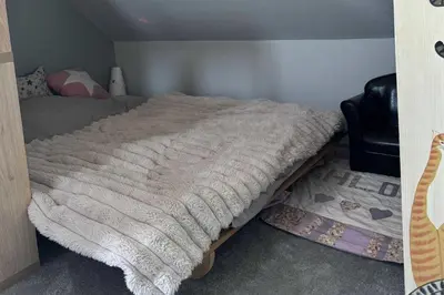 Un ou plusieurs lits dans un hébergement de l'établissement Maison de charme à deux pas des plages historiques