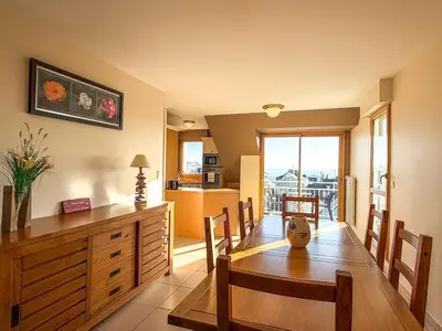 Coin salon dans l'établissement Le Cap -Vue mer & port - Appartement tout confort