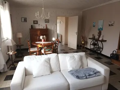 Coin salon dans l'établissement Plage en vue