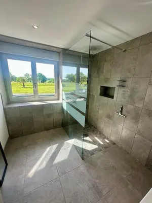 Salle de bains dans l'établissement gite des hirondelles 1s