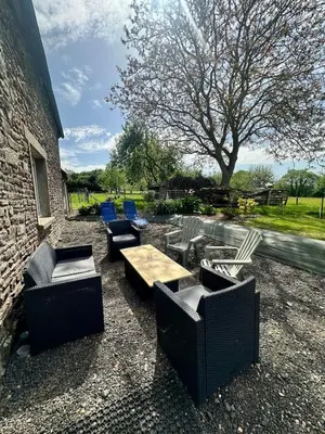 Jardin de l'établissement gite des hirondelles 1