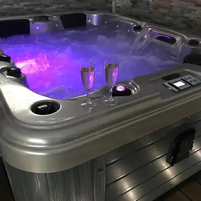 Suite Jacuzzi privatif intérieur 6km du Mont Saint Michel