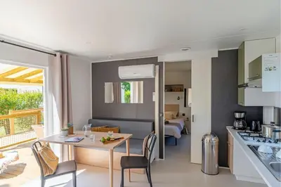 Cuisine ou kitchenette dans l'établissement Cottage 4p 2Bdrms AirCon