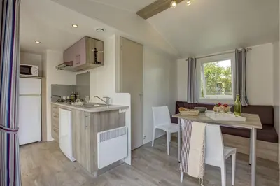 Cuisine ou kitchenette dans l'établissement Cottage 6p 3Bdrms
