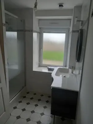 Salle de bains dans l'établissement gite en baie du mont saint michel