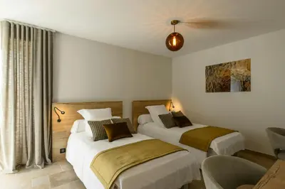 Un ou plusieurs lits dans un hébergement de l'établissement Luxurious Villa With Spa And Indoor Swimming Pool