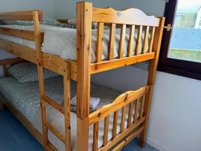 Un ou plusieurs lits dans un hébergement de l'établissement Chaleureux appartement 2 chambres, proche centre-ville et accès mer