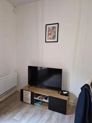 Télévision ou salle de divertissement dans l'établissement La Douce Escale studio