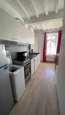 Cuisine ou kitchenette dans l'établissement Charmant T2 100m de la mer