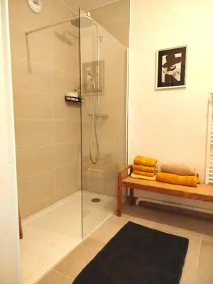 Salle de bains dans l'établissement Le Riva