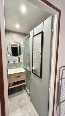 Salle de bains dans l'établissement Studio duplex Meublé