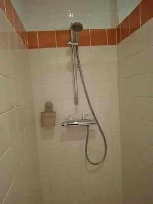 Salle de bains dans l'établissement CHAMBRES D'HOTES à LA FERME DES GOSSELINS