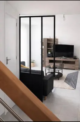 Télévision ou salle de divertissement dans l'établissement Villa moderne 5 minutes de la plage