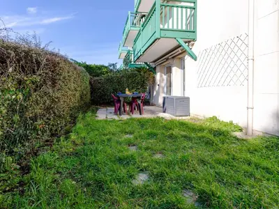 Jardin de l'établissement Apartment Les Goélands-30 by Interhome
