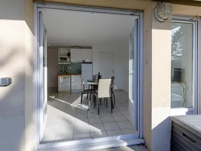 Cuisine ou kitchenette dans l'établissement Apartment Les Goélands-30 by Interhome