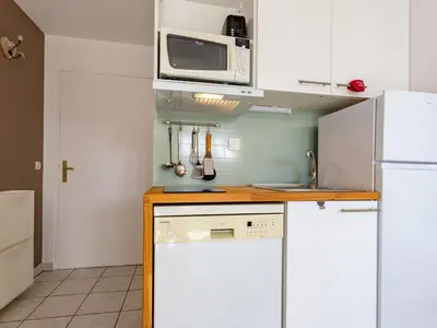 Cuisine ou kitchenette dans l'établissement Apartment Les Goélands-30 by Interhome