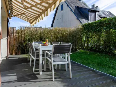 Jardin de l'établissement Holiday Home Cabourg Cottage-4 by Interhome