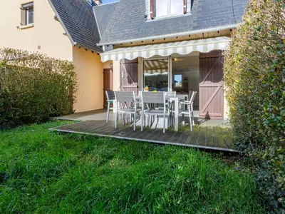 Jardin de l'établissement Holiday Home Cabourg Cottage-4 by Interhome