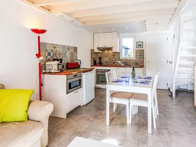 Cuisine ou kitchenette dans l'établissement Holiday Home Cabourg Cottage-4 by Interhome