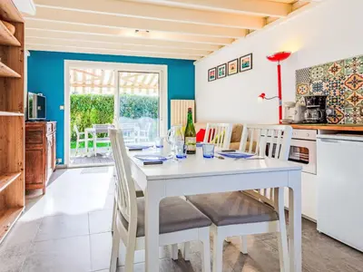 Cuisine ou kitchenette dans l'établissement Holiday Home Cabourg Cottage-4 by Interhome