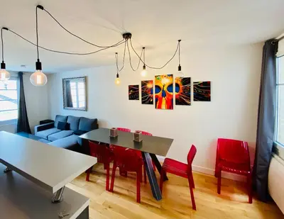 Coin salon dans l'établissement La cour des sens