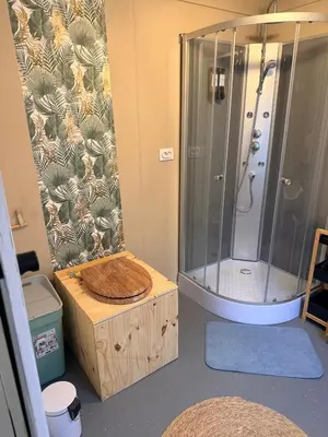 Salle de bains dans l'établissement Le Petit Lodge