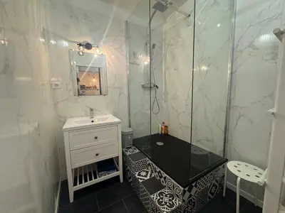 Salle de bains dans l'établissement Logement paisible dans une jolie cour intérieure