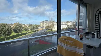 Balcon ou terrasse dans l'établissement L'Escale du Quai, Appartement calme sur le port de Courseulles