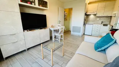 Cuisine ou kitchenette dans l'établissement L'Escale du Quai, Appartement calme sur le port de Courseulles