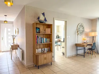 Bibliothèque dans la maison de vacances